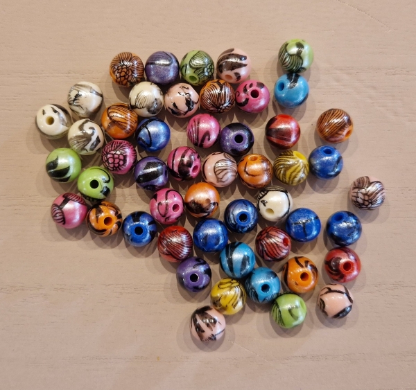 50 Stück Kunststoff Perlen gemustert